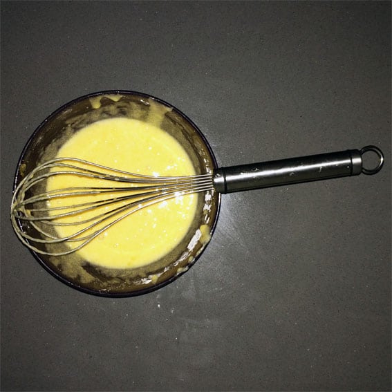 batiendo crema pastelera