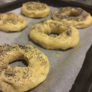 horneado de los bagels caseros