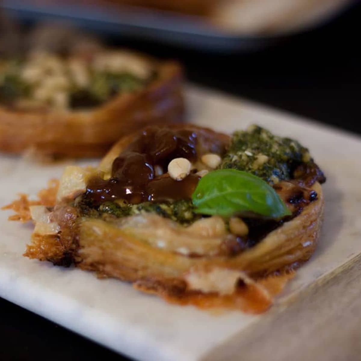 Tartaleta de cebolla caramelizada y queso