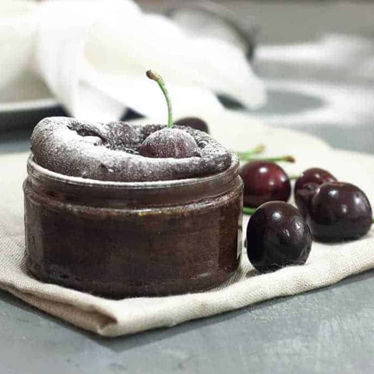clafoutis de cerezas y chocolate