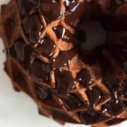 bizcocho de naranja y chocolate jugoso