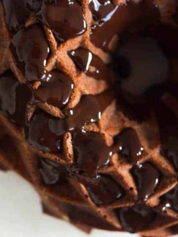 bizcocho de naranja y chocolate jugoso