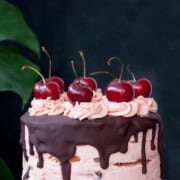 tarta de cerezas y chocolate