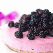 tarta de queso y moras
