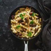 Pasta con champiñones y ajos