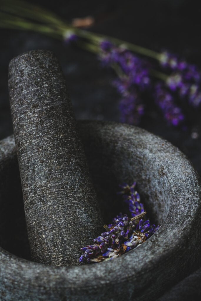 lavanda en mortero