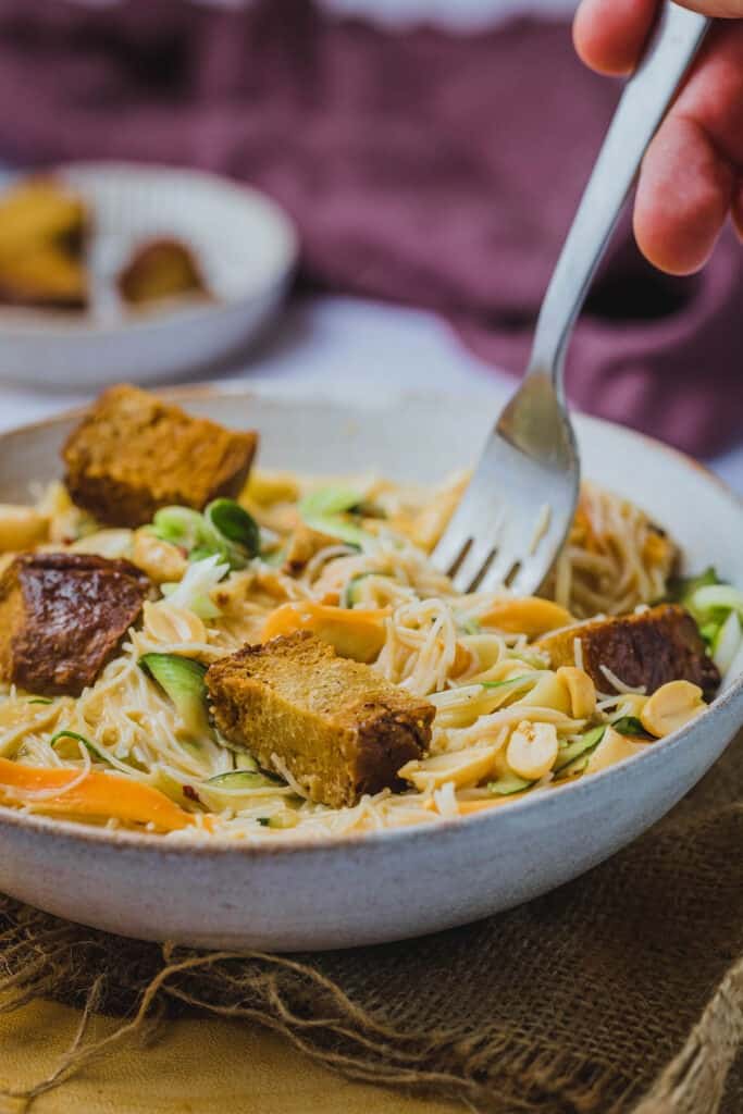 Receta de noodles veganos con mantequilla de cacahuete