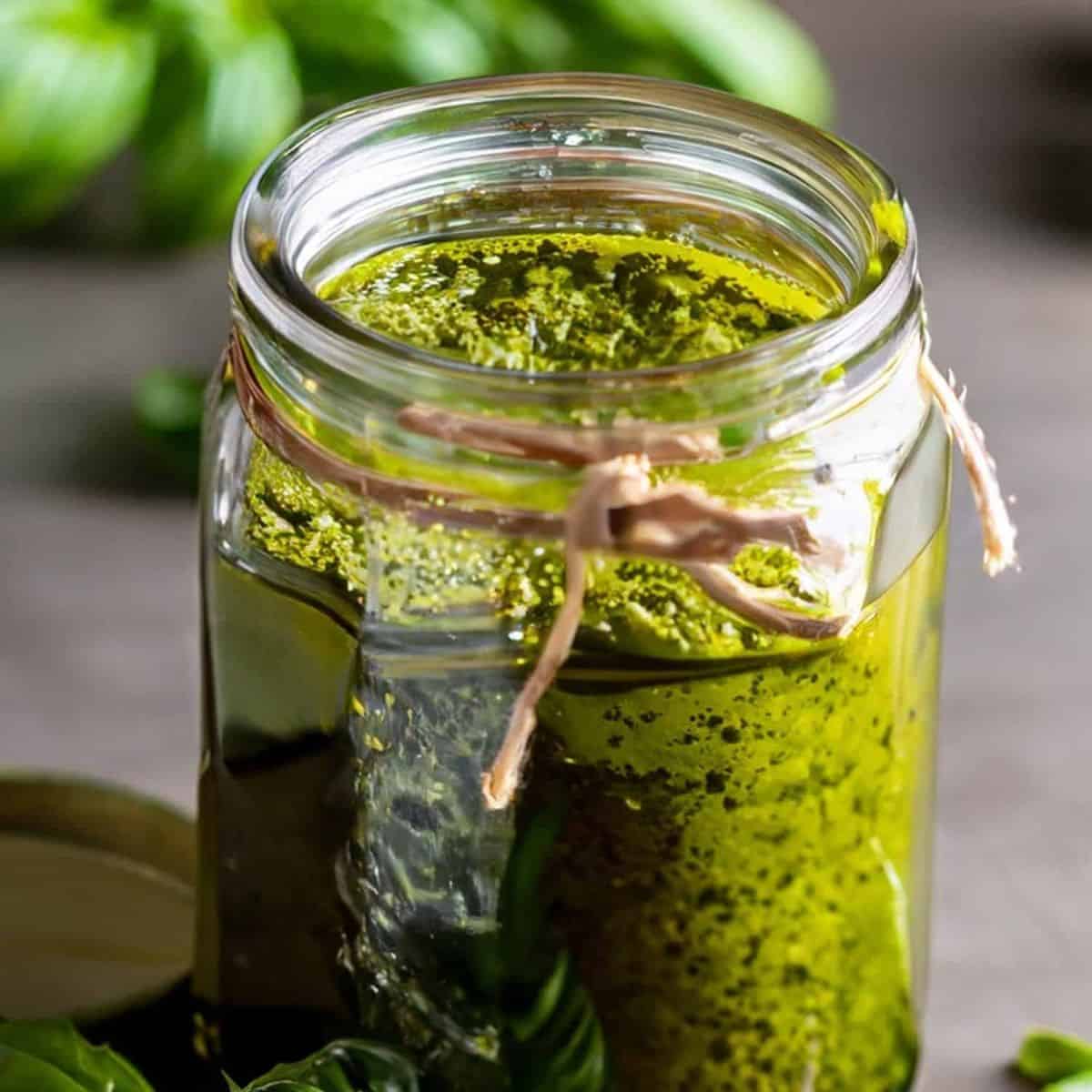 Aceite de albahaca en casa