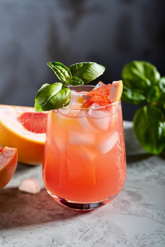 Bebida sin alcohol de pomelo y zumo de limón.