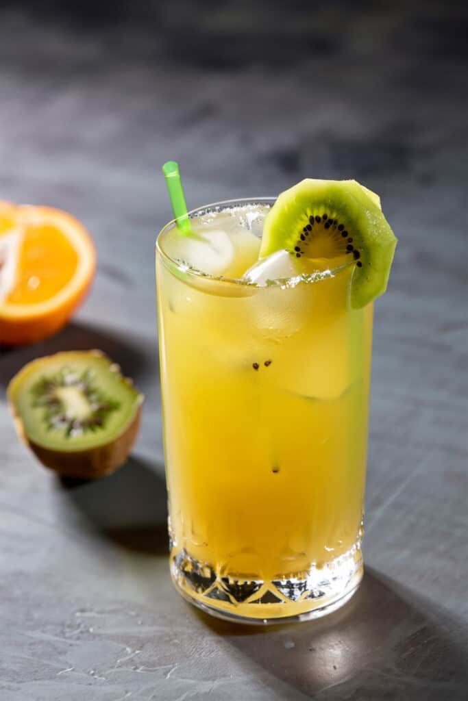 Mocktail, receta de kiwi y jengibre con zumo de naranja