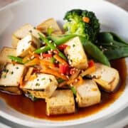 Tofu marinado y verduras cenas faciles