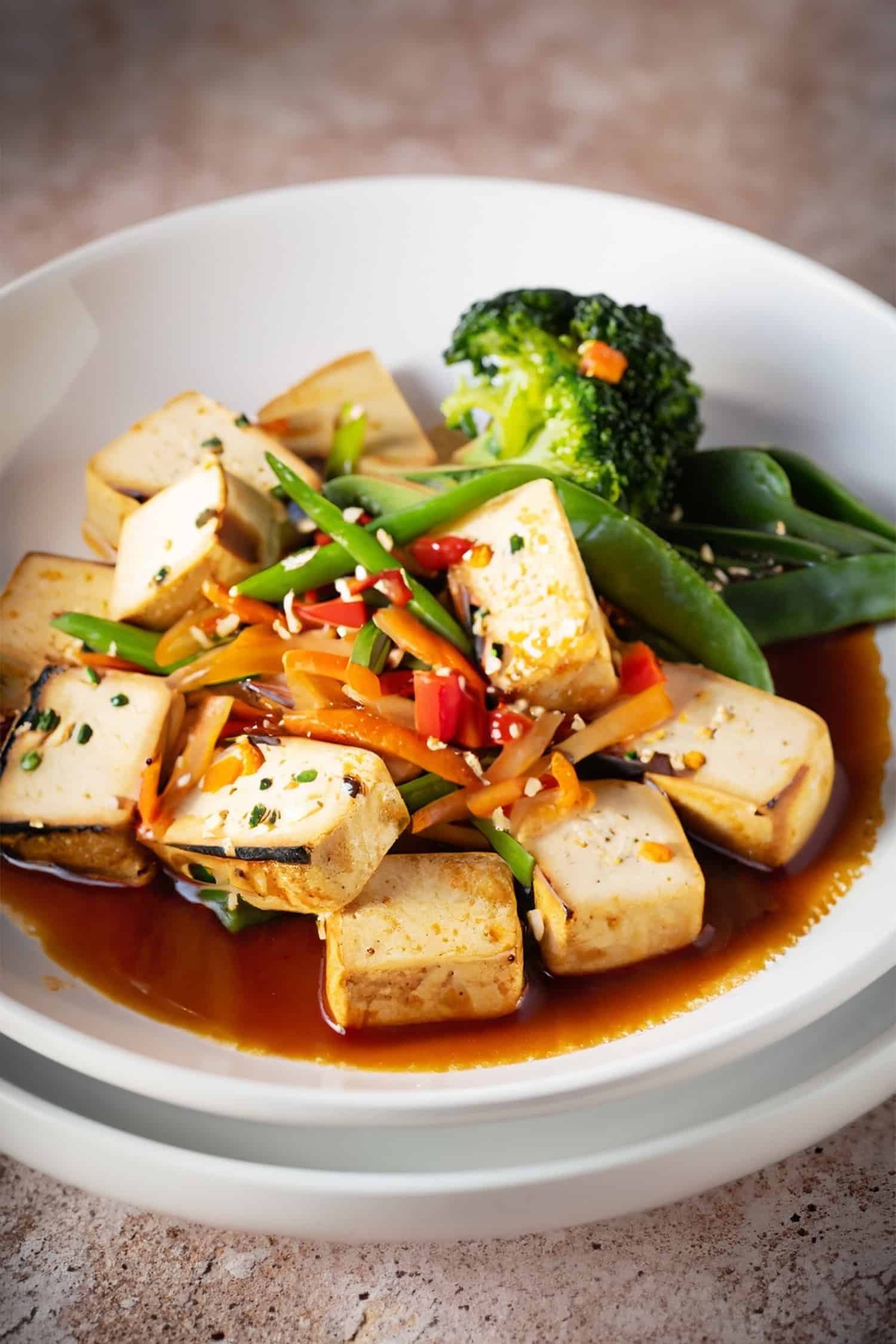 Tofu marinado y verduras cenas faciles
