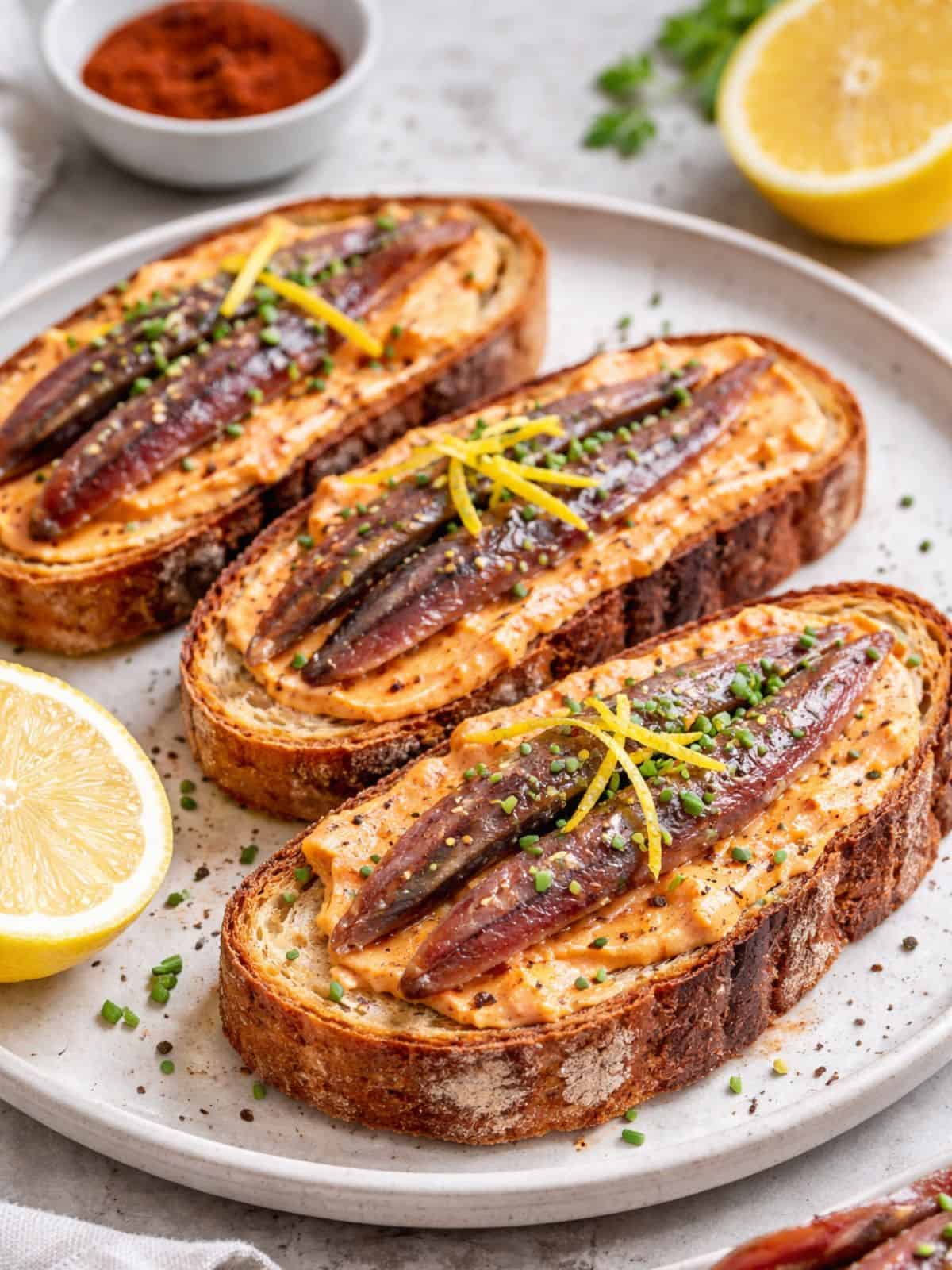 tostada de anchoas