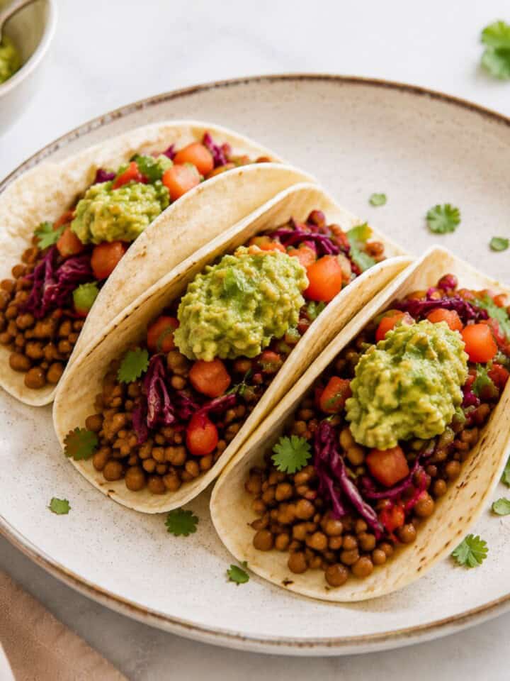 Tacos de lentejas con guacamole rápido